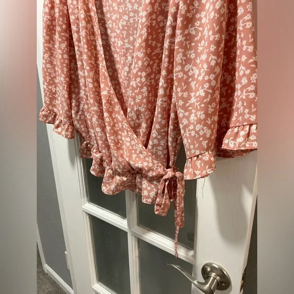 Sienna Sky Floral Cross Over Tie Top - Picture 4 of 10